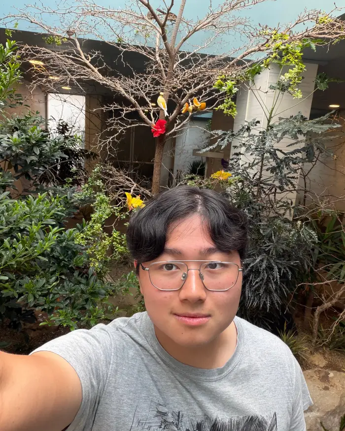 Chris takes a selfie inside the National Aviary