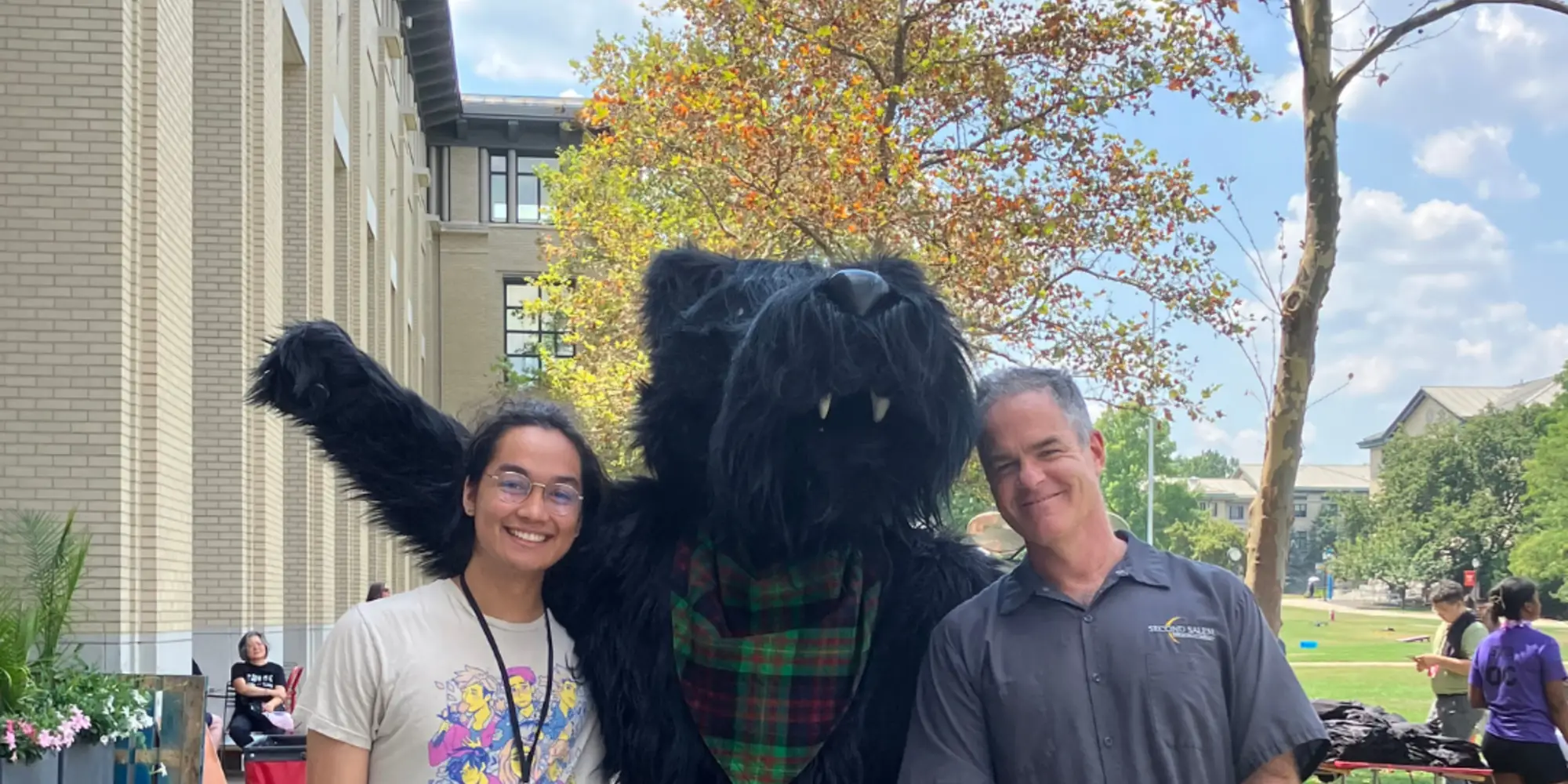 Rowan, dad and Scotty pose for a photo at orientation