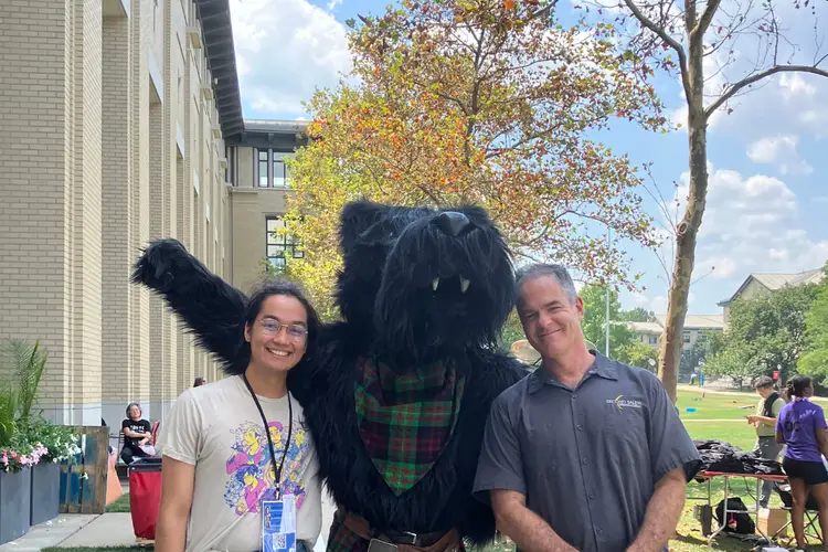 Rowan, dad and Scotty pose for a photo at orientation